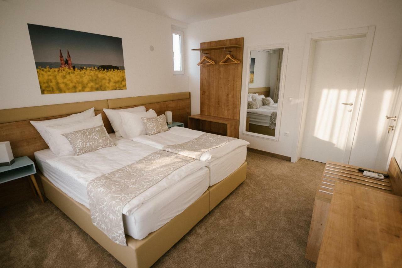 2I Rooms Ðakovo Esterno foto